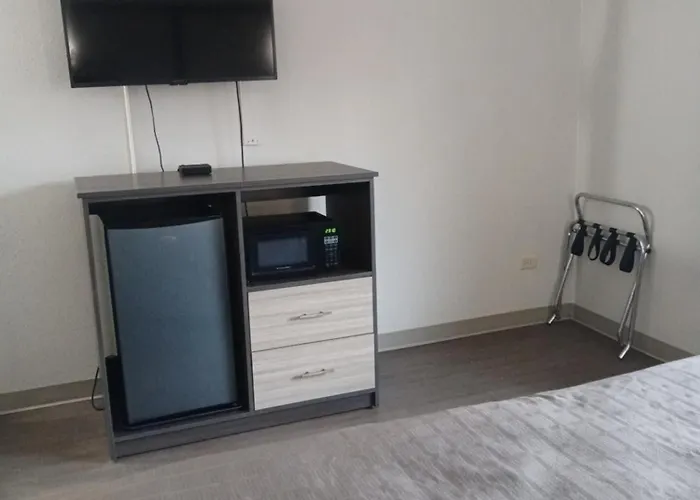 Chicago Area Hotel 2*